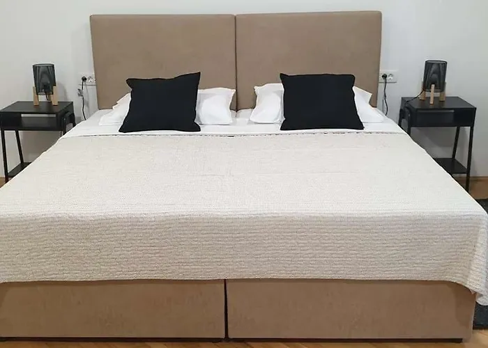Laganini, Apartman 1 Atlas