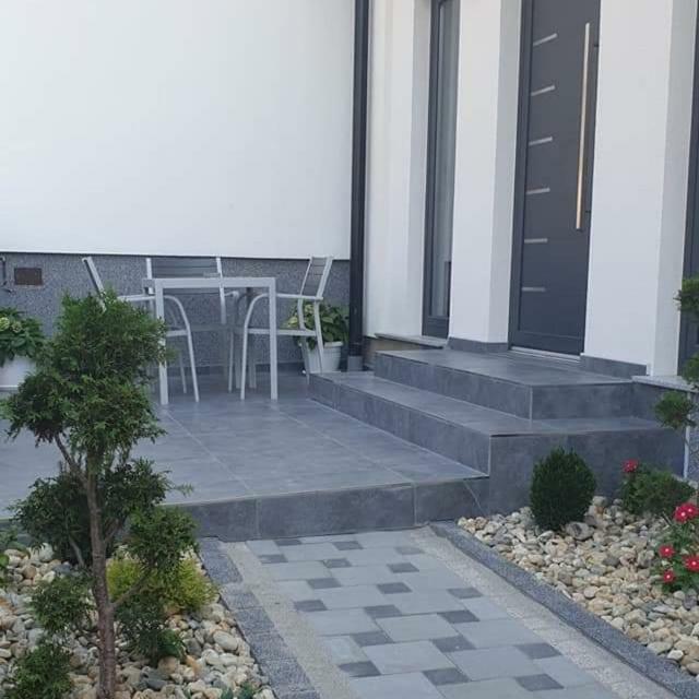 Laganini, Apartman 1 Atlas